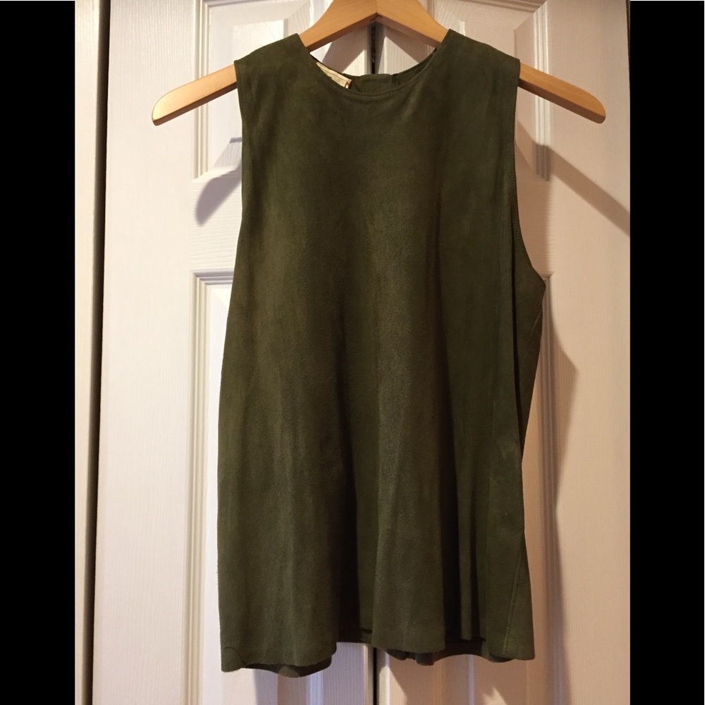 Stunning Suede Top~Gorgeous Green & Buttery Soft